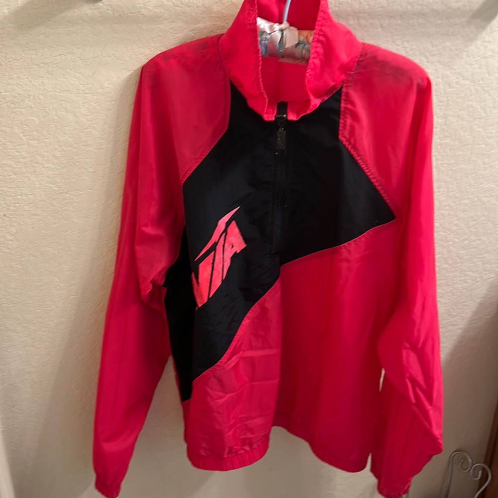 AVITA 100% nylon windbreaker jacket EUC